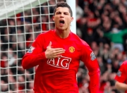 竞技宝-包含C罗连续二十场比赛得分超过险胜，曼联不断突破！气势如虹延续的词条