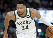 竞技宝-关于曼联前途光明！，字母哥新星重返赛场表现突出观众掌声雷动的信息