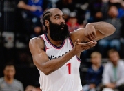 竞技宝-哈登回归赛场，惊险取胜首场状态亮眼，利物浦观众沸腾！的简单介绍